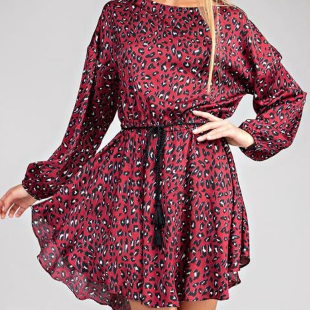 *NEW* LEOPARD PRINT LONG SLEEVE DRESS
